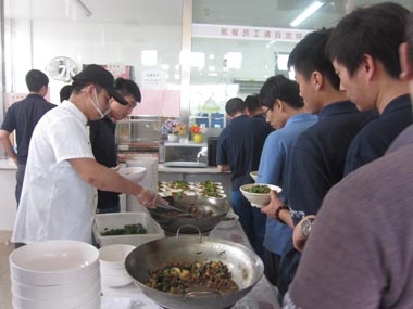 甲方員工排隊選餐 甲方員工排隊選餐