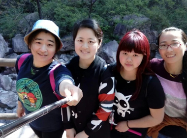濟南優秀員工在旅游中自拍
