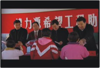 健力源對煙臺市牟平區大山深處的玉林店小學舉辦了捐款儀式