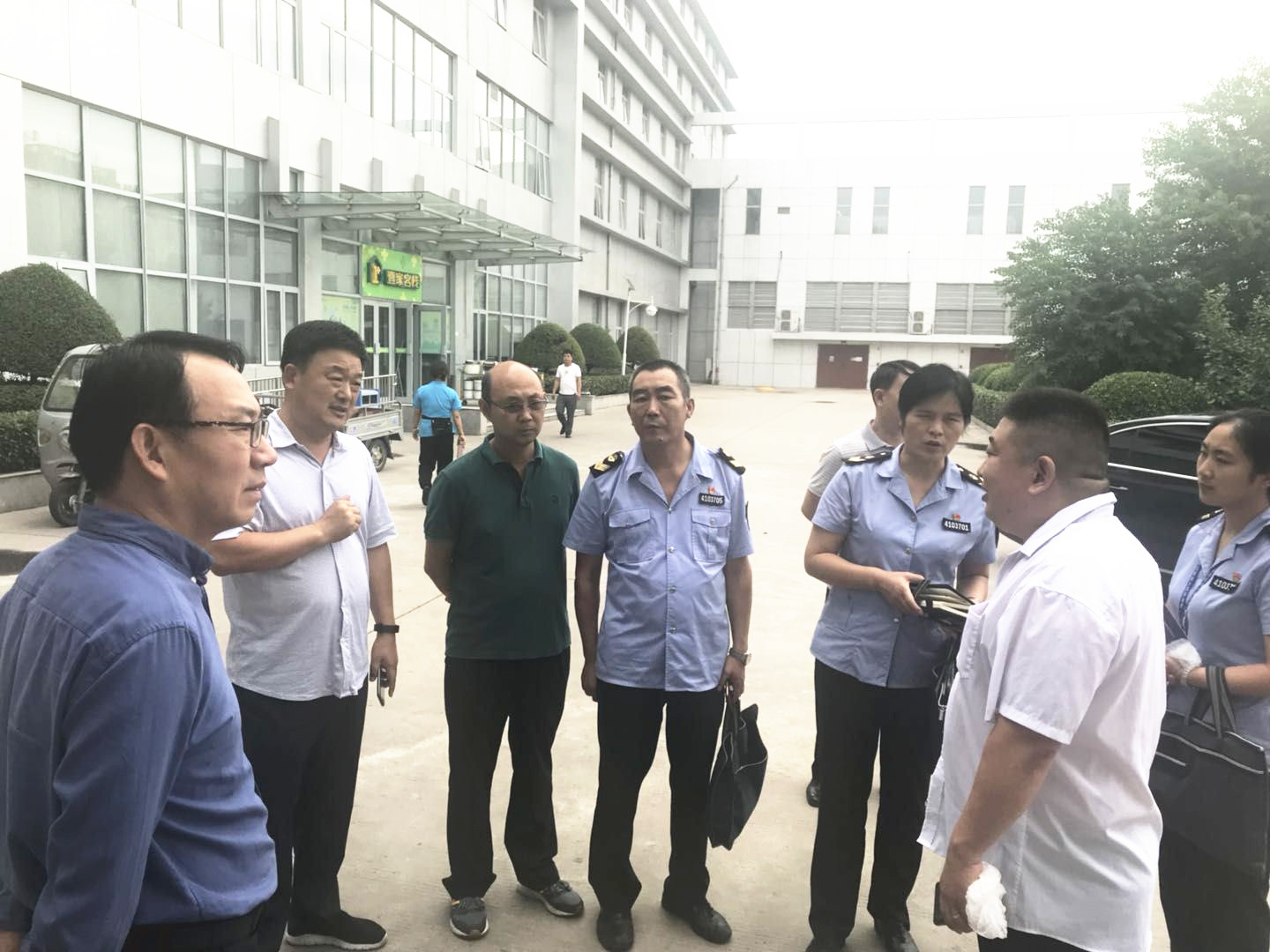 河南省食藥監局張宏新處長蒞臨中移在線洛陽園區健力源餐廳檢查指導工作