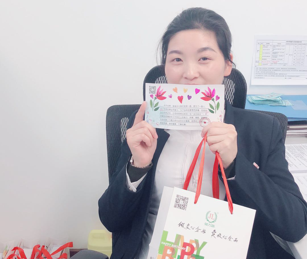 一份祝福，一份溫暖 ——集團工會開展員工生日禮品發放活動