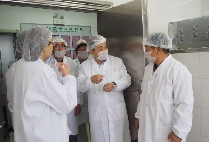 甲方領導參觀洗刷間，