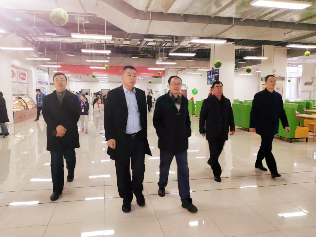 領導們蒞臨開業現場